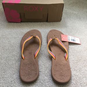 NWT Roxy Rainbow Flip Flop size 8